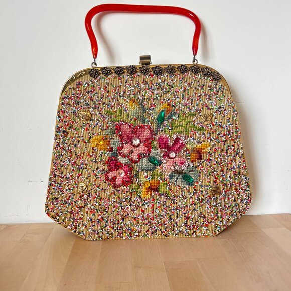 Beautiful XL Embroidered Vintage Purse with a Brass Frame - Picture 2 of 9